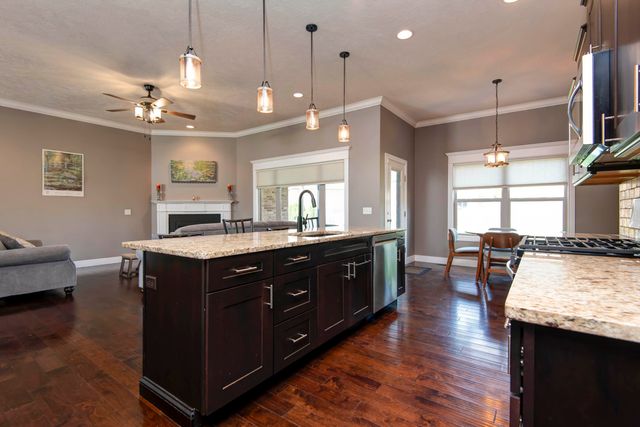 1637 N Waterstone Avenue, Springfield, MO 65802