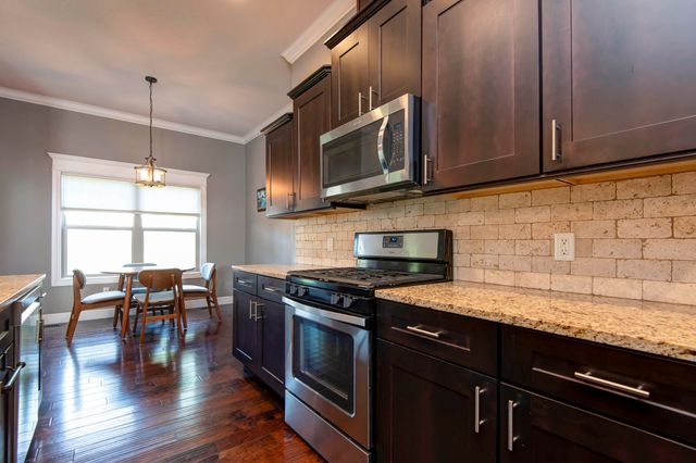 1637 N Waterstone Avenue, Springfield, MO 65802