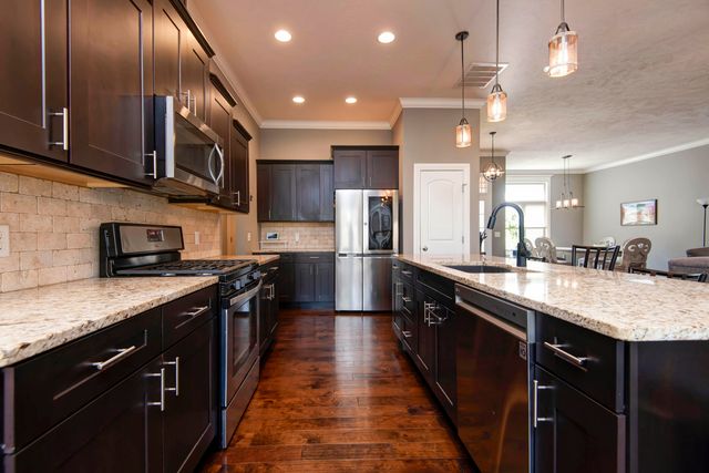 1637 N Waterstone Avenue, Springfield, MO 65802