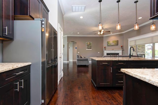 1637 N Waterstone Avenue, Springfield, MO 65802