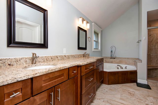 1637 N Waterstone Avenue, Springfield, MO 65802