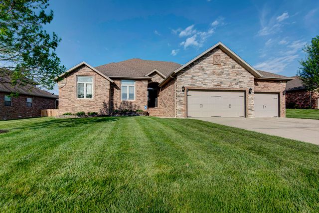 1637 N Waterstone Avenue, Springfield, MO 65802