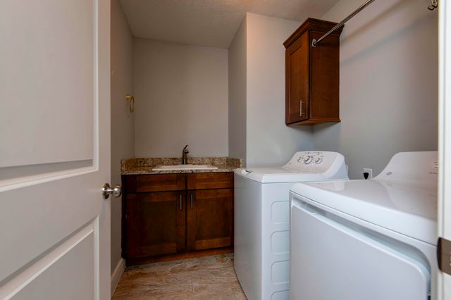 1637 N Waterstone Avenue, Springfield, MO 65802