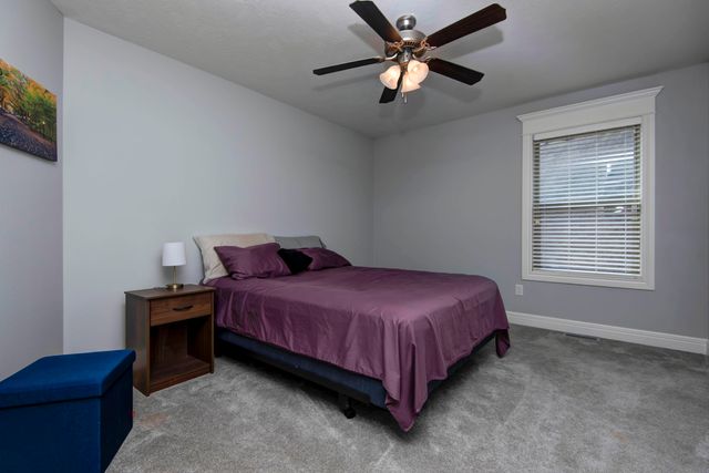 1637 N Waterstone Avenue, Springfield, MO 65802