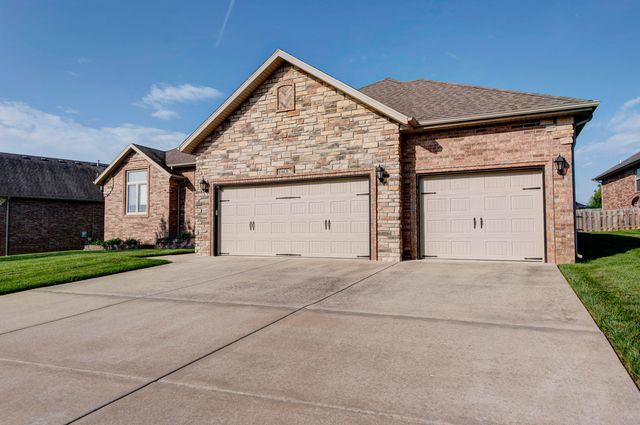 1637 N Waterstone Avenue, Springfield, MO 65802
