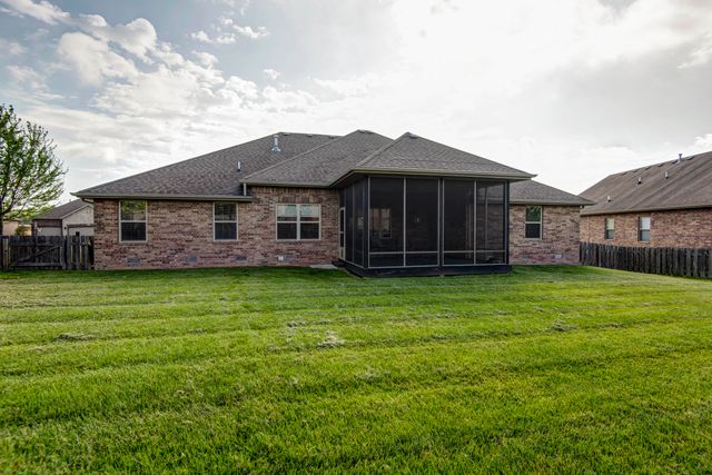 1637 N Waterstone Avenue, Springfield, MO 65802