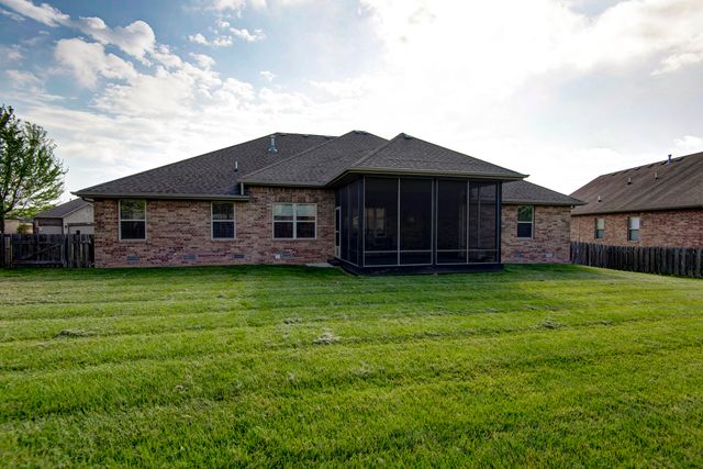 1637 N Waterstone Avenue, Springfield, MO 65802
