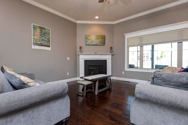 1637 N Waterstone Avenue, Springfield, MO 65802