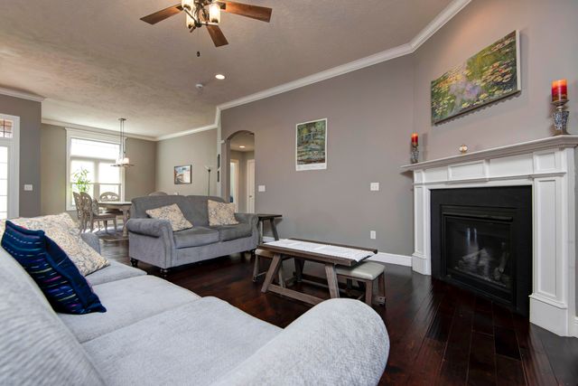 1637 N Waterstone Avenue, Springfield, MO 65802