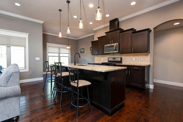 1637 N Waterstone Avenue, Springfield, MO 65802