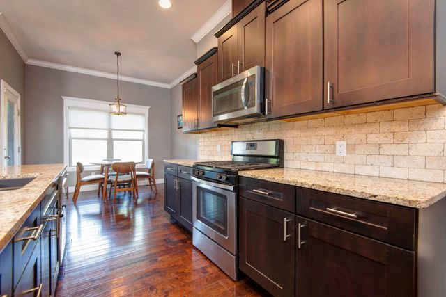 1637 N Waterstone Avenue, Springfield, MO 65802