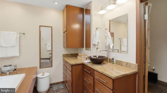 2185 SAMS CREEK RD, Westminster, MD 21157