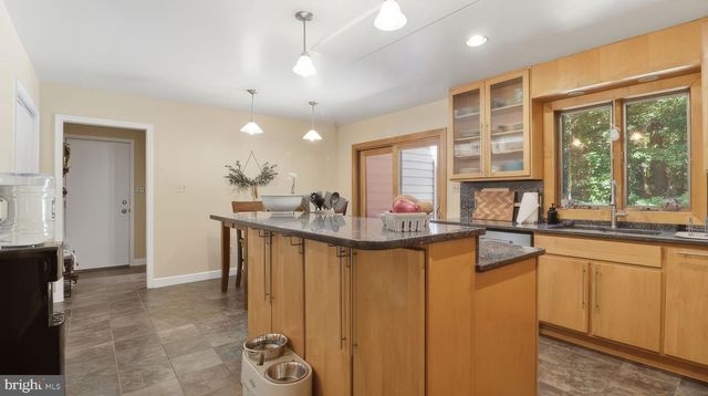 2185 SAMS CREEK RD, Westminster, MD 21157