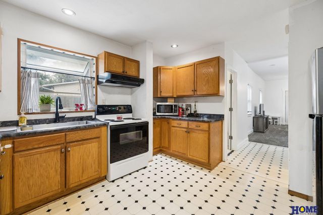 6042 Leighton Avenue, Lincoln, NE 68507