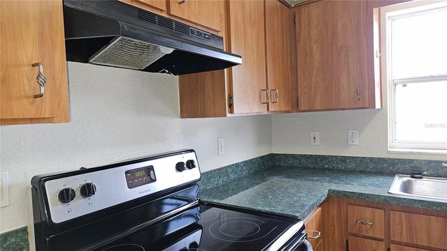 108 BRITTANY AVENUE, Mascotte, FL 34753