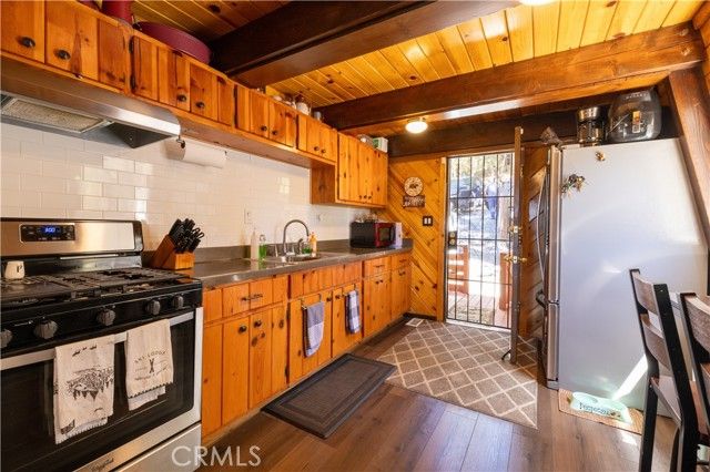 2476 Elko, Los Angeles, CA 92382