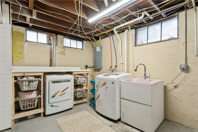 409 20th Street NE, Cedar Rapids, IA 52402