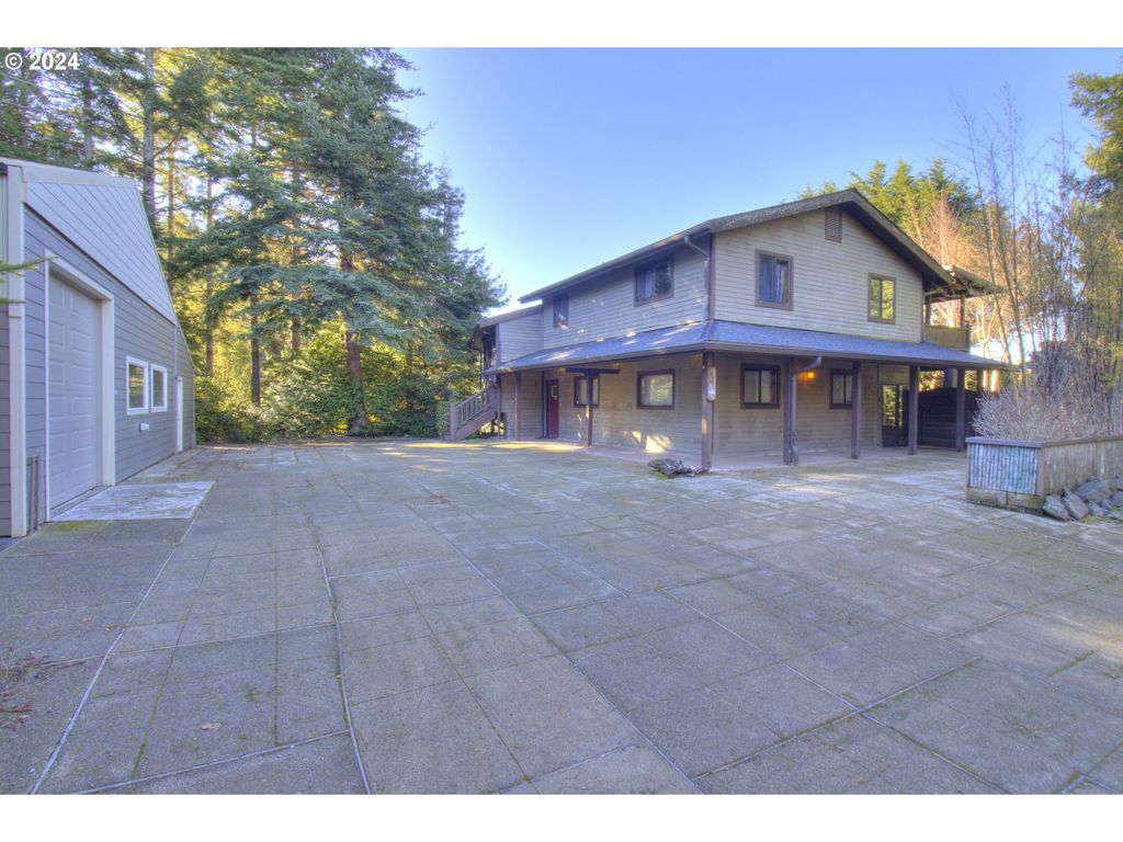 4 VISTA Dr, Port Orford, OR 97465