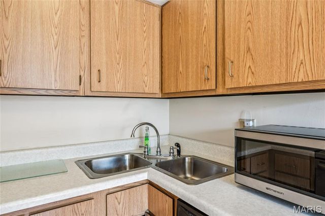 429 Far Hill Drive, Ballwin, MO 63021