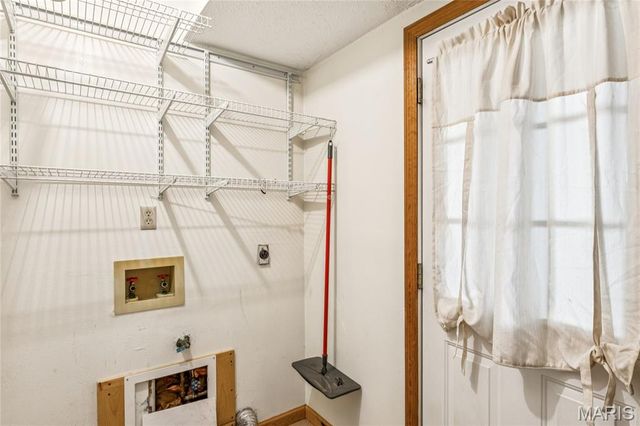 429 Far Hill Drive, Ballwin, MO 63021