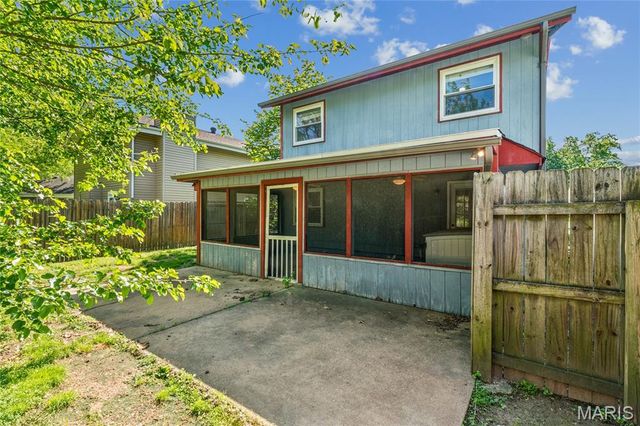 429 Far Hill Drive, Ballwin, MO 63021