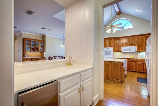 6404 Creekside Drive, Greenville, TX 75402