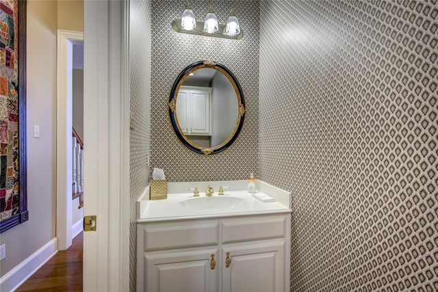 6404 Creekside Drive, Greenville, TX 75402