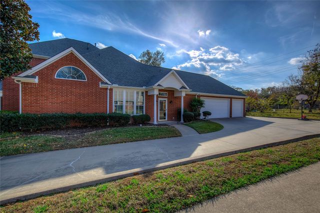 6404 Creekside Drive, Greenville, TX 75402