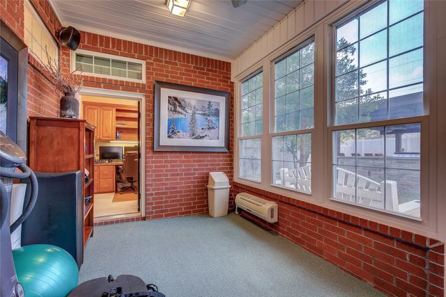 6404 Creekside Drive, Greenville, TX 75402