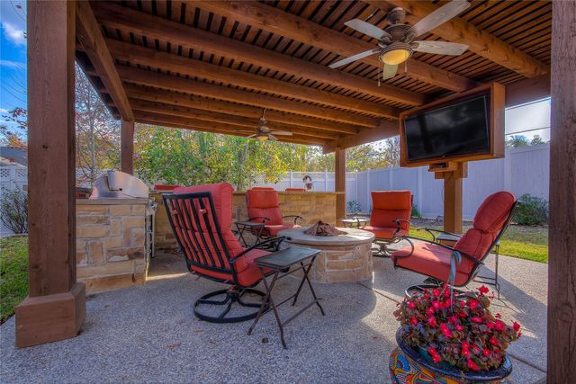 6404 Creekside Drive, Greenville, TX 75402