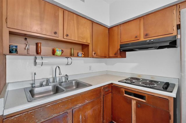 2514 DRAKE DRIVE, Orlando, FL 32810