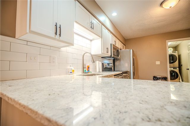 19 Edinburgh Village Drive, Centerville, OH 45458
