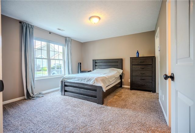 19 Edinburgh Village Drive, Centerville, OH 45458