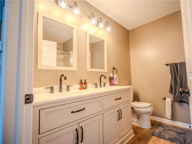 19 Edinburgh Village Drive, Centerville, OH 45458