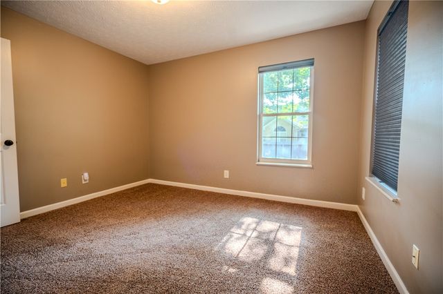 19 Edinburgh Village Drive, Centerville, OH 45458