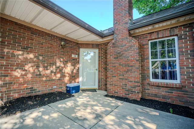 19 Edinburgh Village Drive, Centerville, OH 45458