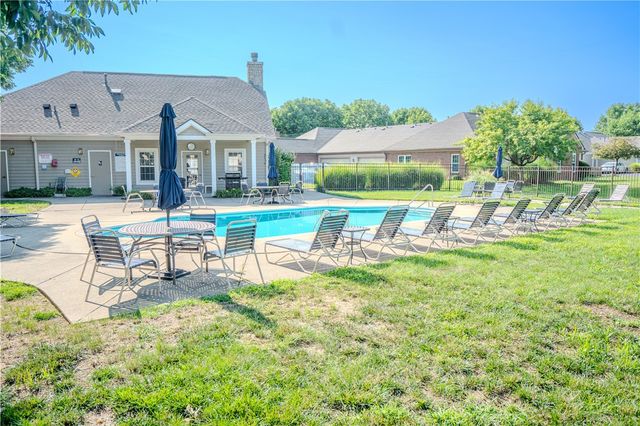 19 Edinburgh Village Drive, Centerville, OH 45458