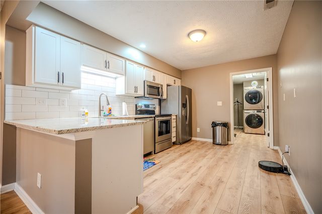 19 Edinburgh Village Drive, Centerville, OH 45458