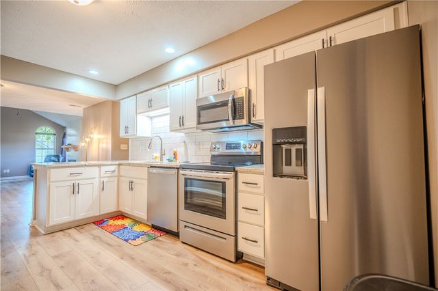 19 Edinburgh Village Drive, Centerville, OH 45458