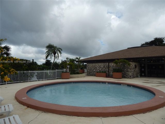 6959 SW 110th Ct, Miami, FL 33173