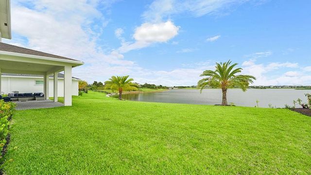 601 Hookline Circle, Loxahatchee, FL 33470