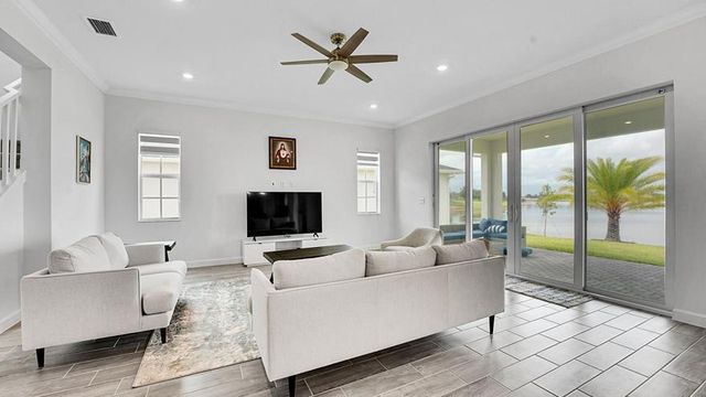 601 Hookline Circle, Loxahatchee, FL 33470
