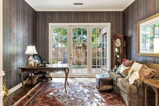 17 Stonecourt Circle, Dallas, TX 75225