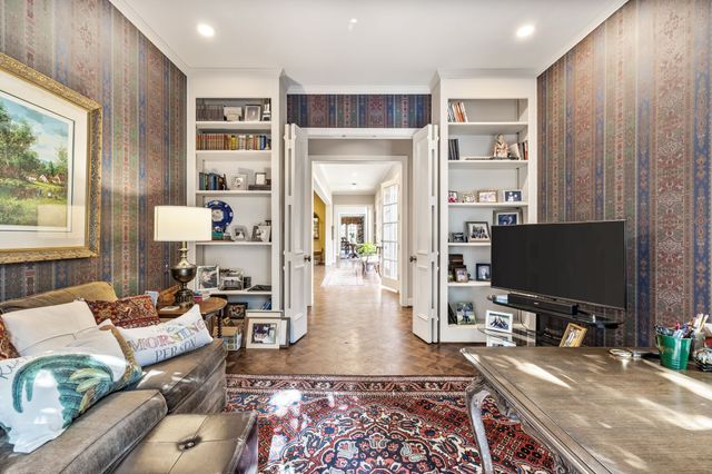 17 Stonecourt Circle, Dallas, TX 75225