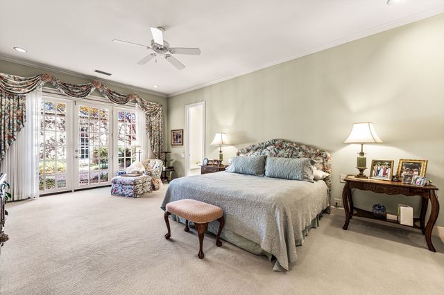 17 Stonecourt Circle, Dallas, TX 75225