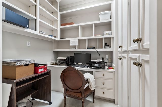 17 Stonecourt Circle, Dallas, TX 75225