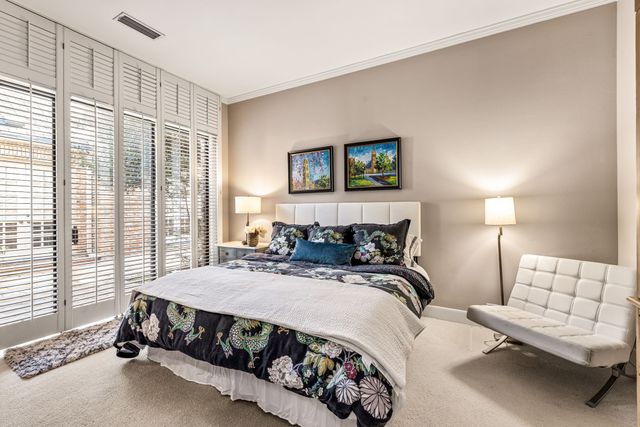 17 Stonecourt Circle, Dallas, TX 75225