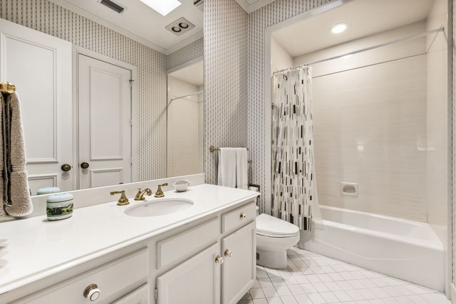 17 Stonecourt Circle, Dallas, TX 75225