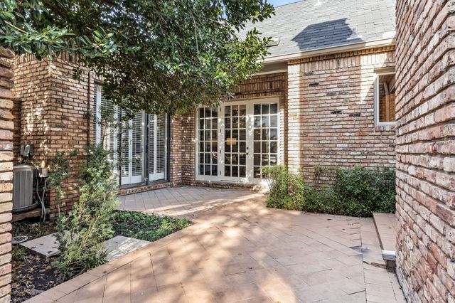 17 Stonecourt Circle, Dallas, TX 75225