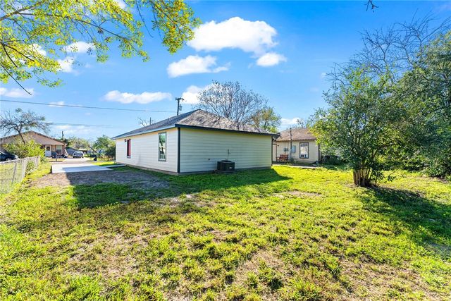 804 Avenue B, Sinton, TX 78387